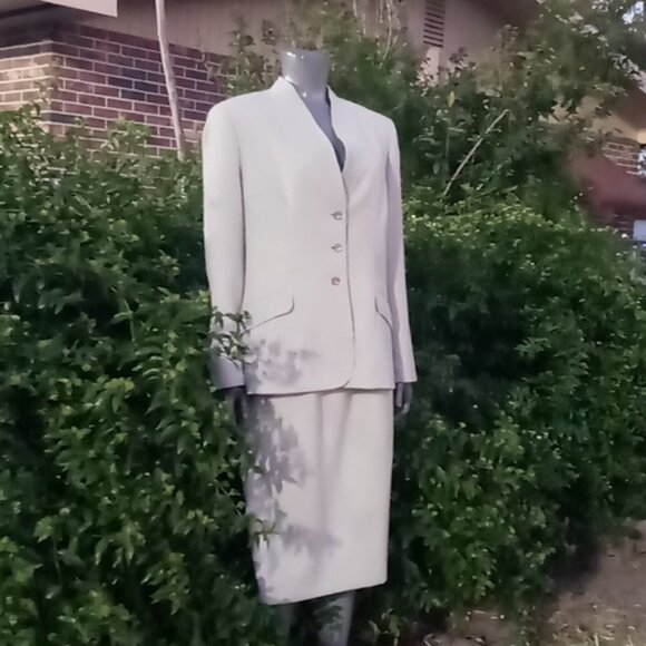 KASPER LADIES LIGHT GRAY COLLARLESS (2) PC SKIRT SET - Picture 5 of 17